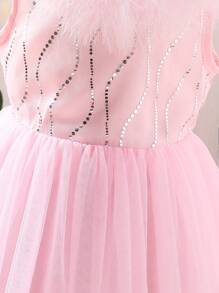 Vestido Elegante com Apliques de Pelucia e Lantejoulas, Sobreposto em Tela para Meninas Jovens - Multicolorido - Visão 4