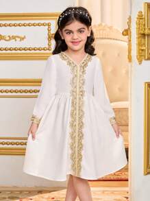 SHEIN Vestido blanco casual tipo maxi para niñas jóvenes con bordados de encaje y detalles de cinta dorada, adecuado para uso diario, celebraciones y ocasiones especiales - Blanco - Ver 6