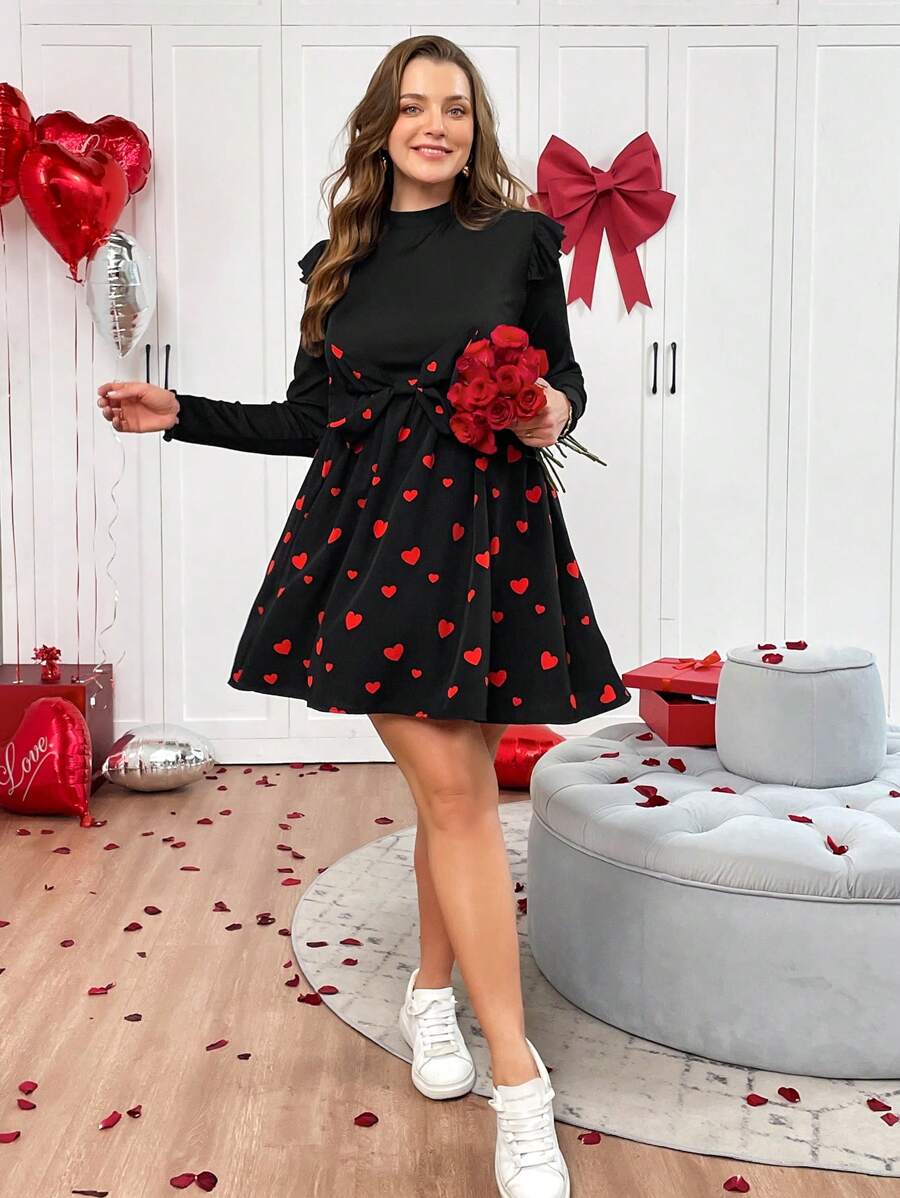 SHEIN Essnce 大码女装、休闲装、春季连衣裙、情人节连衣裙、爱心印花连衣裙、约会连衣裙、可爱连衣裙、情人节服装、情人节连衣裙、情人节礼物春季服装、约会夜连衣裙女士 - 黑色 - 查看 1