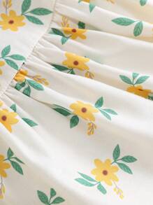 Cozy Pixies Babymeisjesjurk met pofmouwen en getailleerde taille en ditsy bloemenmotief