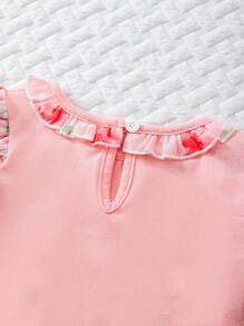 SHEIN Tinuta dulce roz pentru fetita, pentru primavara si toamna, cu un adorabil corp cu volane cu imprimeu floral, top cu maneci bufante, cu decolteu rotund, combinat cu fusta de decor cu fundita in contrast, set elegant si confortabil de 2 buc pentru fetita.