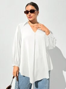 SHEIN Essnce 大码女式秋冬休闲宽松舒适 V 领黑色长袖衬衫、秋季女装、女式衬衫、曲线上衣、老款、黑色上衣、商务休闲女装、女士办公室装、女士服装、女士上衣、返校节、教师、工作上衣 - 白色 - 查看 3