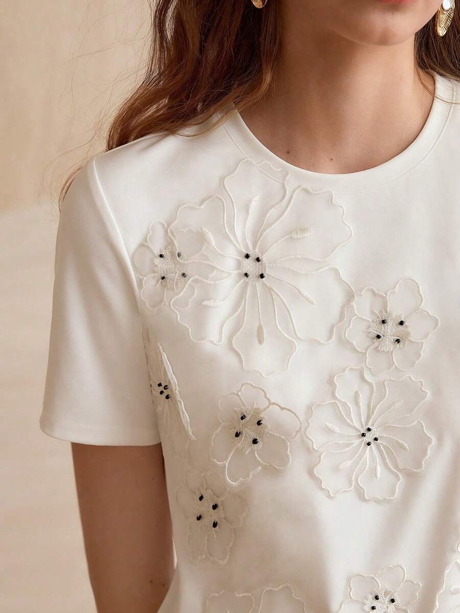 MOTF FLOWER APPLIQUES FITTED T-SHIRT