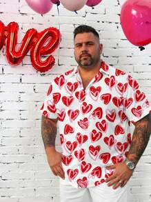 Manfinity Homme 时尚休闲情人节涂鸦心形印花图案男士大码修身常规版型短袖纽扣衬衫，适合情侣约会和聚会，是送给男朋友的绝佳礼物 - 白色 - 查看 5