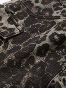 DAZY Minifalda de mezclilla con estampado de leopardo y bolsillos de carga, tipo shorts/falda