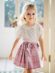 SHEIN Conjunto de blusa de manga corta con cuello Peter Pan y abertura trasera + falda mini con volantes y decoración de lazo para niñas, dulce y lindo