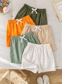 SHEIN Leap Crew Conjunto de 5 piezas de ropa deportiva informal para niños pequeños con estilo artístico y retro, pantalones cortos decorados con faja a rayas, conjunto económico de pantalones cortos de múltiples piezas