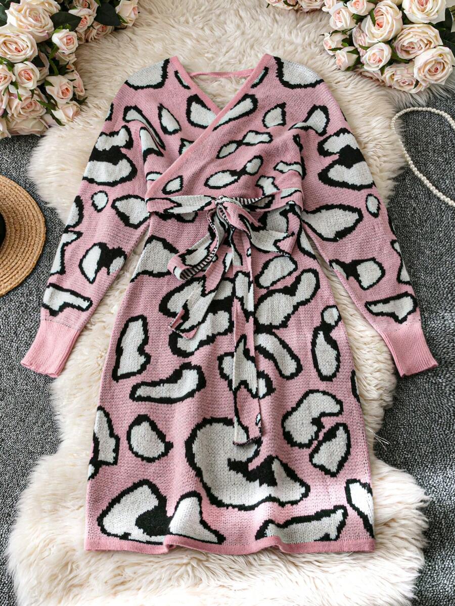 SHEIN Clasi 2024 Neuer modischer Leoparden-Muster Kreuz-Ausschnitt Pulloverkleid für Damen