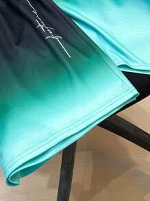 SHEIN Bộ quần short tay ngắn màu ombre cho bé trai tuổi teen, phong cách đường phố Punk Rock giản dị cho hoạt động ngoài trời, tiệc tùng, lễ hội âm nhạc, thích hợp cho mùa xuân/hè, màu đen và xanh lá cây có in hình tiếng Anh - Nhiều màu - Xem 6