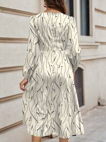 SHEIN Clasi Đầm ôm sát cổ tròn tay dài họa tiết chấm bi sọc đơn giản, phù hợp cho mùa xuân và mùa thu - Màu be - Xem 2