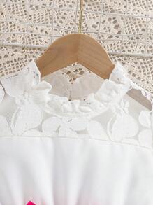 SHEIN 1 pieza Top corto con acabado de encaje y estampado floral "Garden" para niñas y niñas pequeñas, con vestido de tela blanca, conjunto casual de vacaciones para primavera/verano apropiado para el look dulce de niñas en días festivos