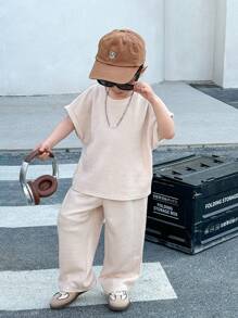 SHEIN Little Byeori 2pcs Kids Young Boy Boys Casual Japanese And Korean Loose Casual Apricot Knit Floral Yarn Pit Stripe Loose T-Shirt Pants Two-Piece Set, Suitable For School, Sports, Vacation, Home And Outdoor, Suitable For Spring And Summer Seasons