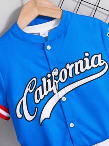 SHEIN 年轻男孩蓝色夏季字母印花撞色圆领短袖纽扣衬衫，街头运动休闲装，柔软舒适，适合户外、运动、通勤、上学、日常、度假、春夏季