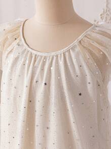 Glamorique Kids Vestido de princesa con estampado de estrellas y lunas para niña preadolescente, adecuado para festivales, reuniones familiares y salidas casuales. El diseño único con estampado de estrellas y lunas y la falda voluminosa de tul hacen que este vestido sea a la vez soñador y juguetón.