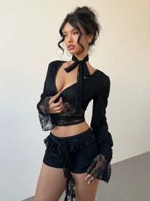 Aloruh Áo ren tay dài cổ chữ V sâu gợi cảm có dây buộc + quần short ren cạp siêu thấp - màu đen - Xem 5