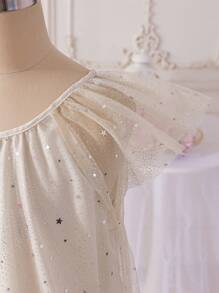 Glamorique Kids Vestido de princesa con estampado de estrellas y lunas para niña preadolescente, adecuado para festivales, reuniones familiares y salidas casuales. El diseño único con estampado de estrellas y lunas y la falda voluminosa de tul hacen que este vestido sea a la vez soñador y juguetón.