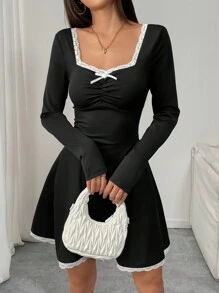 Robe élégante à bordure en dentelle bicolore pour femmes