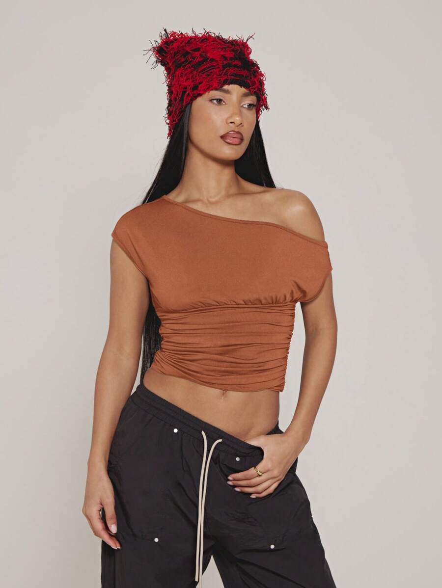 SUMWON WOMEN One Shoulder Ruched Crop Top Fall Winter Lifestyle Fashion Club Party Casual Elegant Short Sleeve Asymmetric Party Evening Style