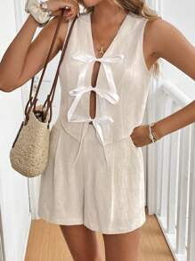 SHEIN Frenchy Set de 2 piezas para mujer con chaleco sin mangas de unicolor con lazo y shorts, ideal para uso diario. Conjunto de chaqueta fina con lazo y shorts casuales a juego, en estilo colorblock, apropiado para primavera, verano y otoño, para vacaciones francesas o atuendos de uso diario.