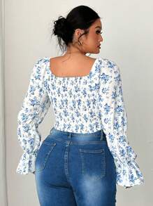Celure Blusa de talla grande para mujer con mangas acampanadas, cuello cuadrado y cordón, con estampado floral ditsy en blanco
