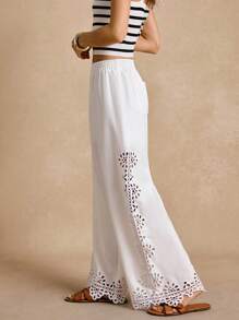 Poéselle Damen weiße Urlaubs-Lässig-Hose aus Feinstrick mit Skelett-Muster und weitem Bein, Skelett-Asymmetrischer Saum, Sommermode für Damen, Frühlingskleidung, Mühelose Chic-Essentials, Business Lässig für Damen - Weiss - Übersicht 3