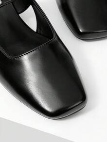 MOTF PREMIUM 女士时尚复古通勤百搭舒适休闲黑色油性皮革纹理鞋面绑带高跟绑带时尚孔眼细节方头平底鞋 - 黑色 - 查看 5