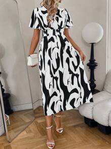 SHEIN Clasi 女士 V 领休闲腰部褶饰印花 A 字形连衣裙 - 黑與白 - 查看 4