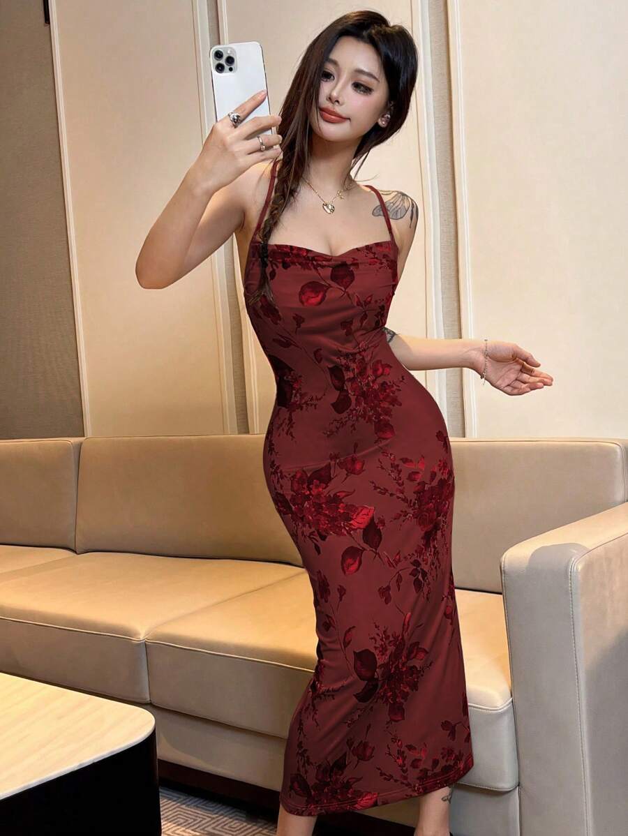 SHEIN LUNE 女士花卉印花交叉连衣裙(随机剪裁)适合情人节 - 彩色 - 查看 1