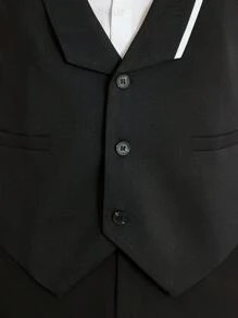 Manfinity Mode Men's Business Attire, Featuring A Formal And Elegant Style With A Classic Black Suit Vest. The Vest Showcases An Asymmetrical White Color-Block Design On The Front Lapel, Adding A Stylish Touch And Enhancing Sophistication. It Makes An Excellent Gift Idea For Boyfriends Or Husbands And Is Suitable For Daily Commuting, Banquets, And Other Formal Occasions. Prom Suits For Men Wedding Outfit For Men Wedding Suits For Men