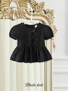 SHEIN 夏季女宝宝甜美优雅黑色泡泡袖短袖上衣，正面精致3D蝴蝶结，增添一丝精致俏皮感。搭配褶皱下摆设计，展现层次感和效果。适合多种场合，无论是约会、逛街、居家休闲还是朋友聚会。