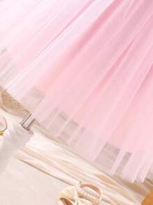 Vestido Elegante com Apliques de Pelucia e Lantejoulas, Sobreposto em Tela para Meninas Jovens - Multicolorido - Visão 6