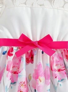 SHEIN 1 pieza Top corto con acabado de encaje y estampado floral "Garden" para niñas y niñas pequeñas, con vestido de tela blanca, conjunto casual de vacaciones para primavera/verano apropiado para el look dulce de niñas en días festivos