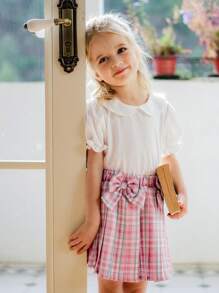 SHEIN Conjunto de blusa de manga corta con cuello Peter Pan y abertura trasera + falda mini con volantes y decoración de lazo para niñas, dulce y lindo