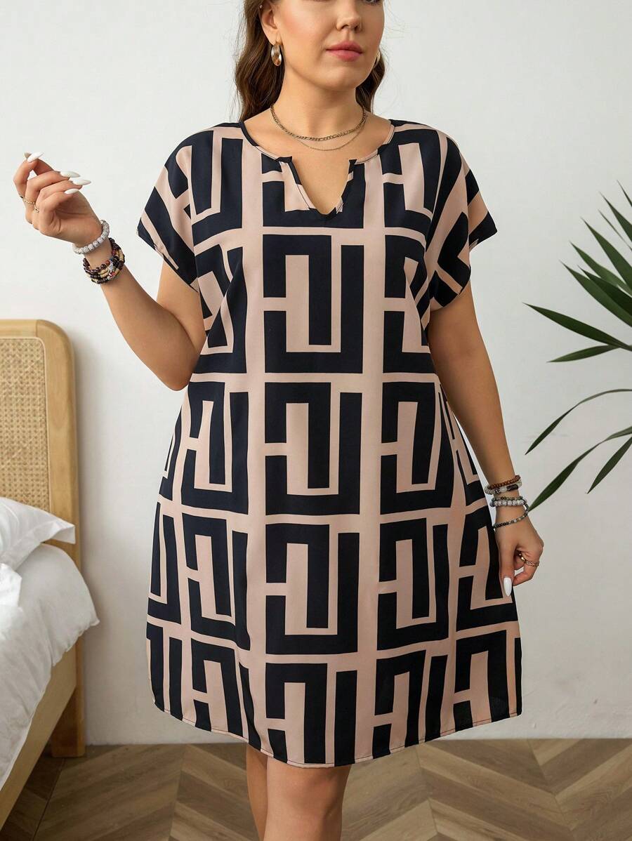 SHEIN LUNE 大码女式几何印花 V 领短袖休闲连衣裙 女士夏季服装 浪漫连衣裙 女士度假服装 女士商务休闲连衣裙 海滩春假太阳裙 婚礼宾客连衣裙 女士休闲通勤连衣裙 女士工作连衣裙 商务连衣裙