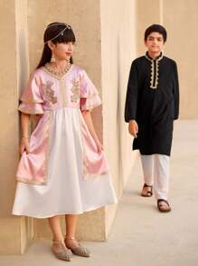 SHEIN Robe de mode décontractée pour fille préadolescente et fillette avec volants, imprimé pied-de-poule et blocs de couleurs. Convient pour l'été, peut être portée comme vêtement extérieur ou couche, matière douce et confortable, adaptée aux occasions décontractées, sorties, vacances, école