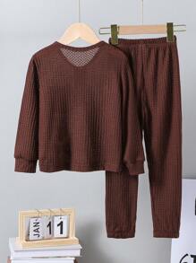 Set de 2 piezas de pijama con Top de manga larga y pantalón con patrón de gofre para niño pequeño, color marrón café