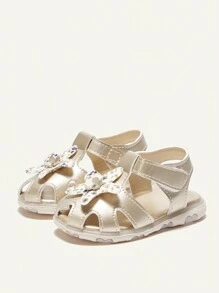 Cozy Pixies Sandalias con diadema dorada para niñas, versátiles para uso en interiores o exteriores