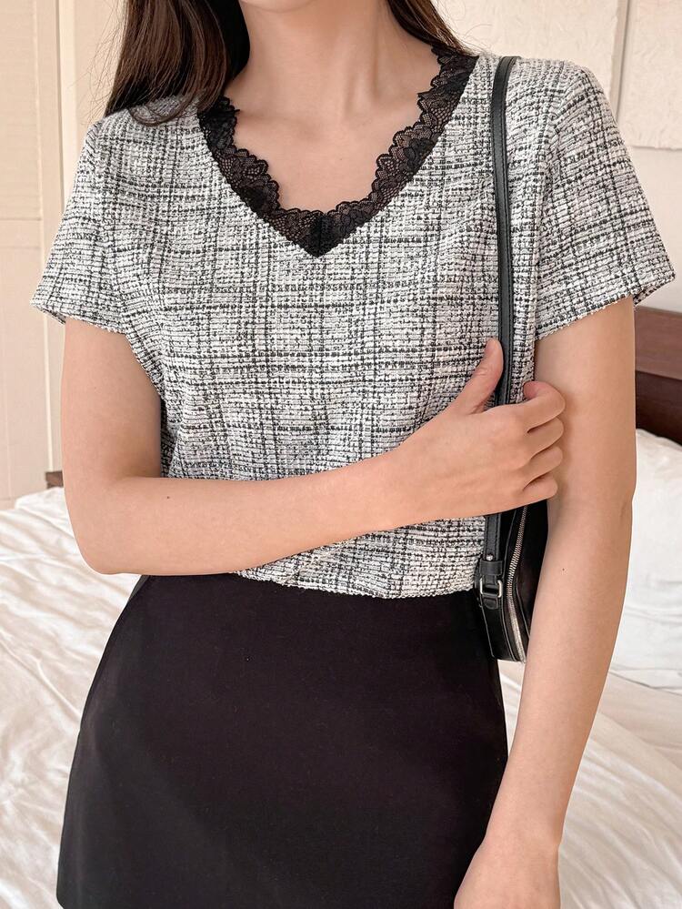 Women's Plaid Fabric V-Neck Lace Patchwork Short Sleeve T-Shirt Cute Tops
