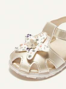 Cozy Pixies Sandalias con diadema dorada para niñas, versátiles para uso en interiores o exteriores