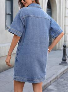 SHEIN Essnce Váy denim ống đứng rộng rãi, tay trễ vai, hai túi, dành cho nữ - Rửa trung bình - Xem 2