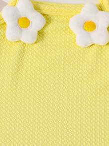 Vestido de verano en tela texturizada de color mostaza con flores bordadas, adecuado para uso al aire libre, para niña bebé