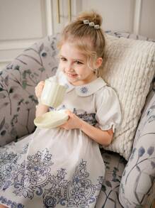SHEIN Gaun Putri Bergaya Retro Model A-Line dengan Motif Bunga Vintage untuk Anak Perempuan, Kerah Berkerut, Bukaan Belakang, Lengan Berumbai, dan Hem Bermotif Bunga Retro, Cocok untuk Musim Panas. - Putih - View 7