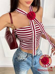 SHEIN Essnce Valentijnsdag Elegante Driedimensionale Rozen Sjaal Tube Top Voor Vrouwen. Rode Afneembare Rozen Decoratie Voor Romantische Date Wear. Modieuze En Casual Dagelijkse Uitjes Tube Top Voor Vrouwen In Lente En Zomer.