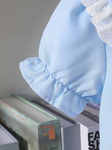 SHEIN 2 peças/conjunto de camisa elegante para meninas, azul claro, floral, bordado, gola babada, manga bufante, combinada com shorts jeans com estampa de coração, verão - Baby Azul - Ver 7