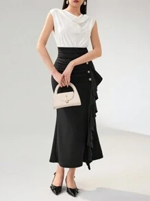 Modelyn Elegantes Kleid für Pendlerinnen aus kontrastfarbigen Blockstreifen mit drapiertem Ausschnitt und Rüschensaum in Knielänge