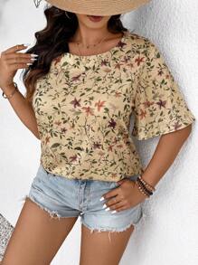 SHEIN Frenchy Plus Size Women Casual Loose Plant Print Round Neck Bat Sleeve T-Shirt