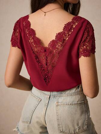 Poéselle 女式纯色蕾丝拼布 V 领衬衫、夏季衬衫、纯色蕾丝上衣、拼布蕾丝背部、露背衬衫、夏季女式衬衫、婚礼季节宾客衬衫，采用舒适材料制成