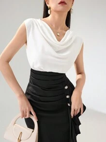 Modelyn Elegantes Kleid für Pendlerinnen aus kontrastfarbigen Blockstreifen mit drapiertem Ausschnitt und Rüschensaum in Knielänge