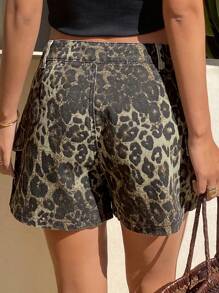 DAZY Minifalda de mezclilla con estampado de leopardo y bolsillos de carga, tipo shorts/falda