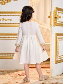 SHEIN Vestido blanco casual tipo maxi para niñas jóvenes con bordados de encaje y detalles de cinta dorada, adecuado para uso diario, celebraciones y ocasiones especiales - Blanco - Ver 7